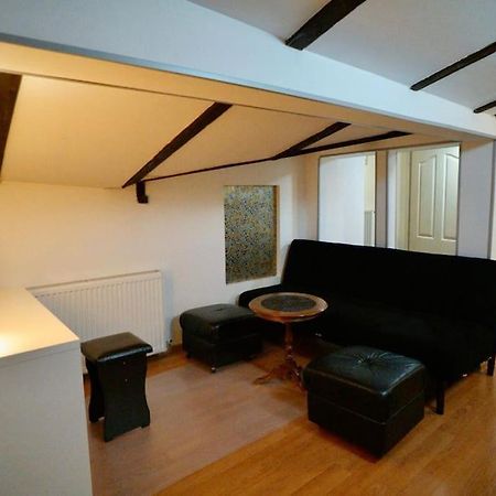 2-Room Cozy Retreat Near City Center Bucarest Extérieur photo