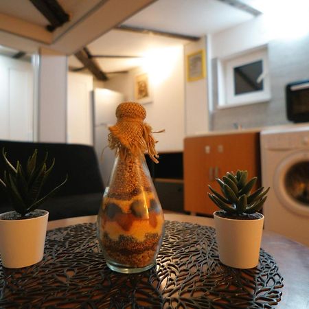 2-Room Cozy Retreat Near City Center Bucarest Extérieur photo