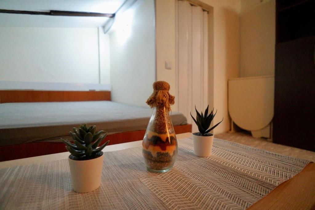 2-Room Cozy Retreat Near City Center Bucarest Extérieur photo