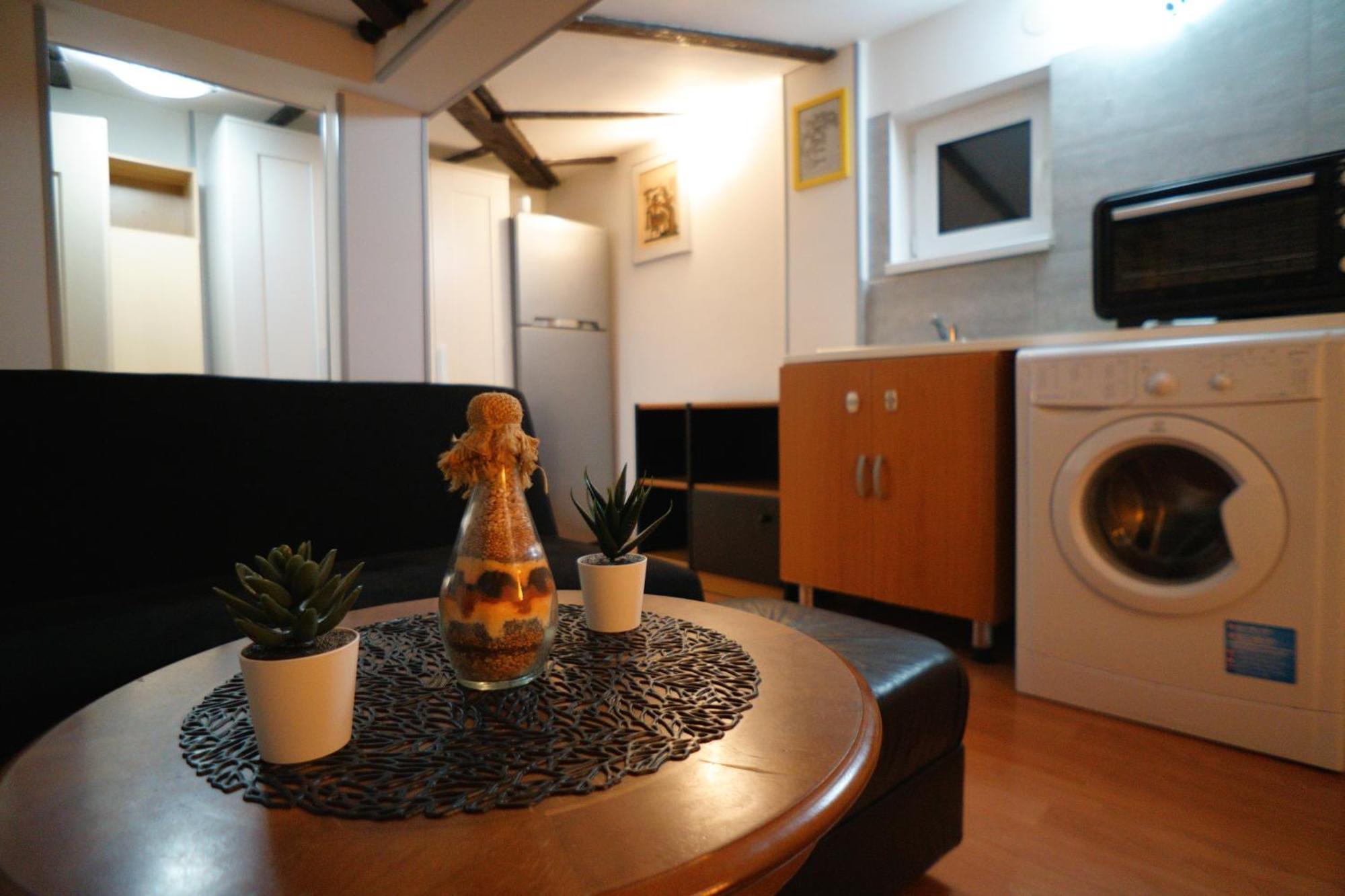 2-Room Cozy Retreat Near City Center Bucarest Extérieur photo